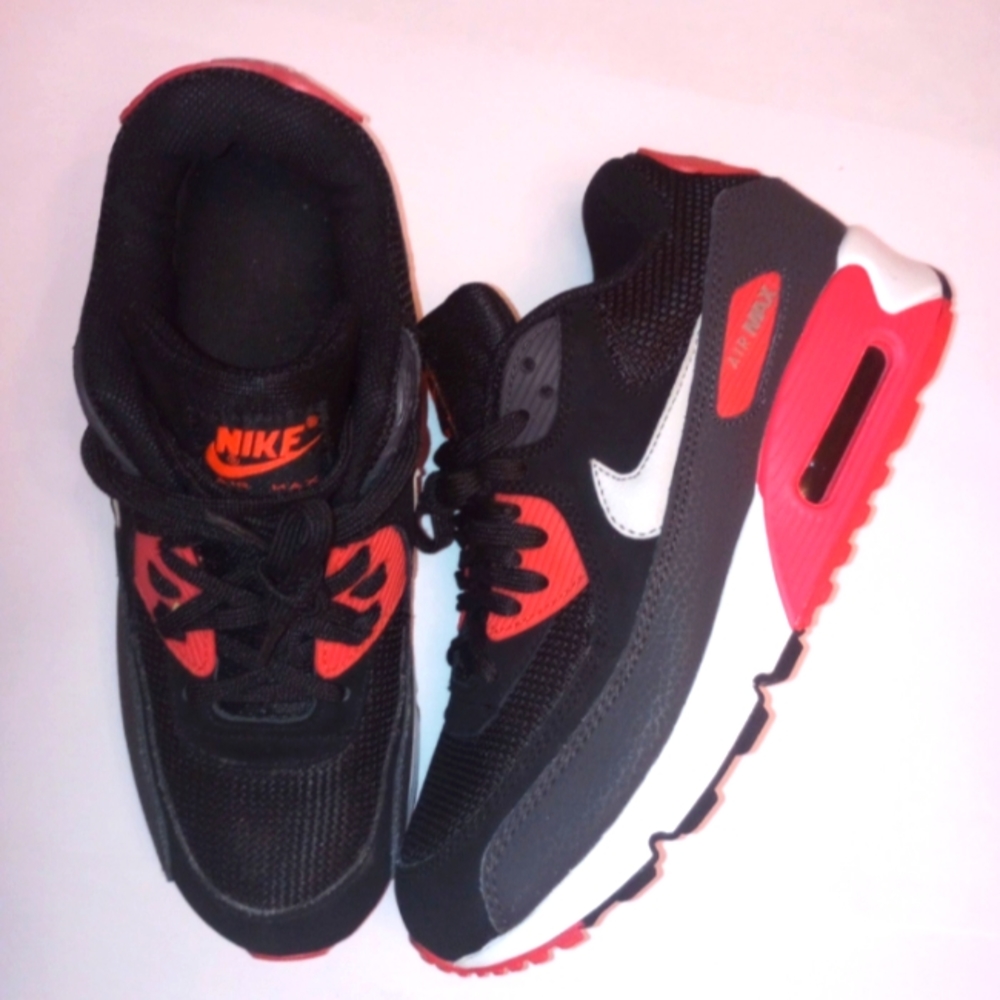 Nike Air Max 90 Essential UNISEX size 7 Men 8.5 Women Wolf Grey Black Atomic Red